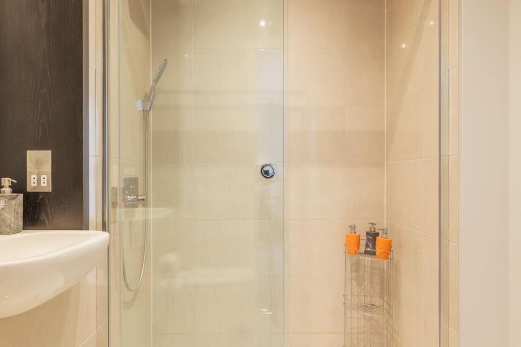 Luxury Ensuite 2 Minutes From Station *