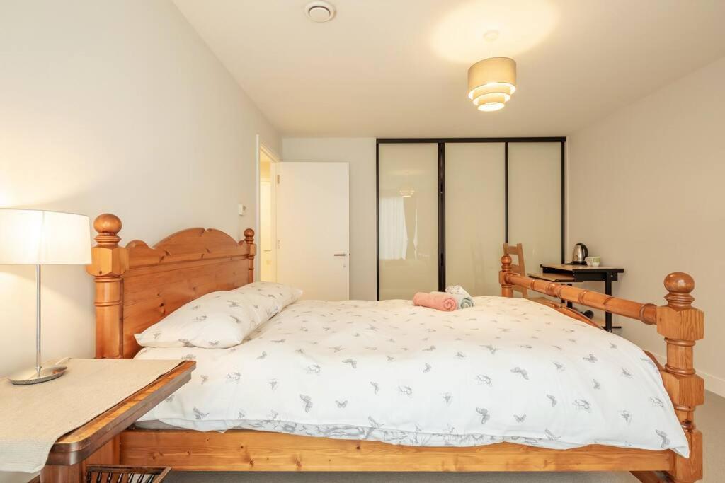 Luxury Ensuite 2 Minutes From Station Homestay