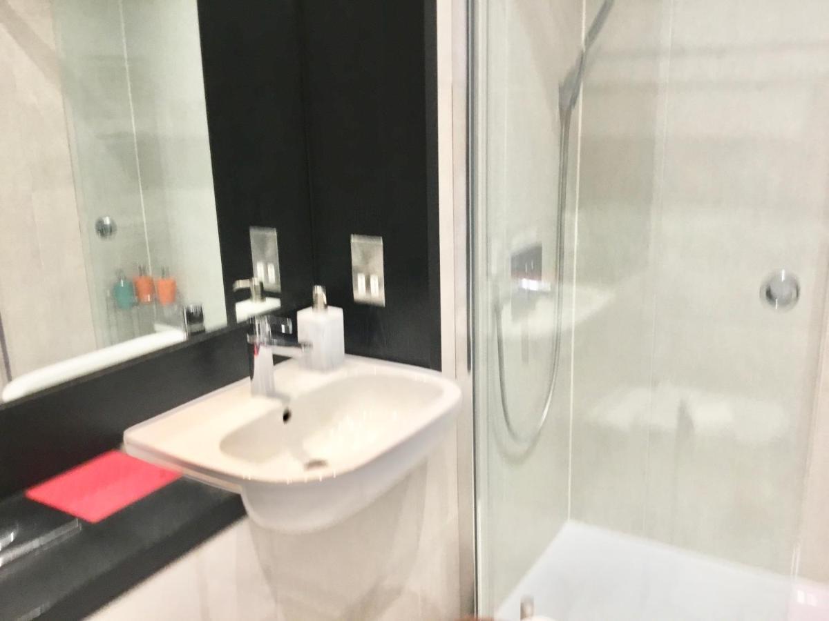 Luxury Ensuite 2 Minutes From Station Homestay *