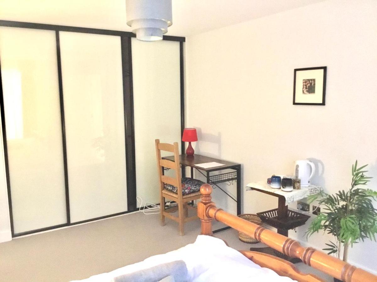 Luxury Ensuite 2 Minutes From Station Homestay