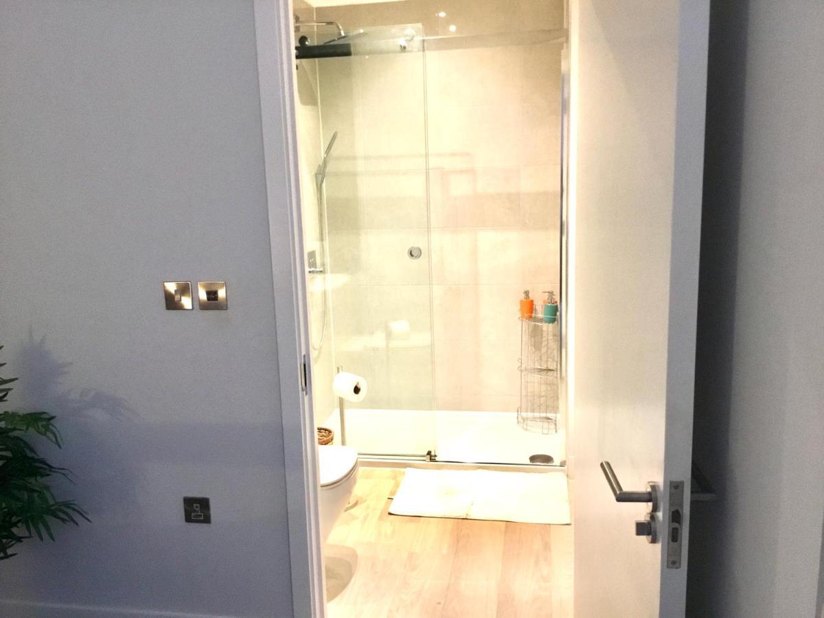 Homestay Luxury Ensuite 2 Minutes From Station *